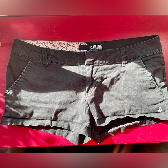 Volcom Shorts - Picture 4 of 5